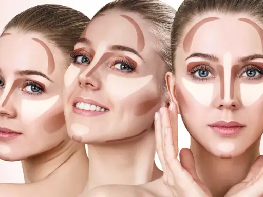 Tre volti femminili mostrano il contouring viso con tecniche di ombreggiatura e illuminazione, simili a un filler per definire i tratti.